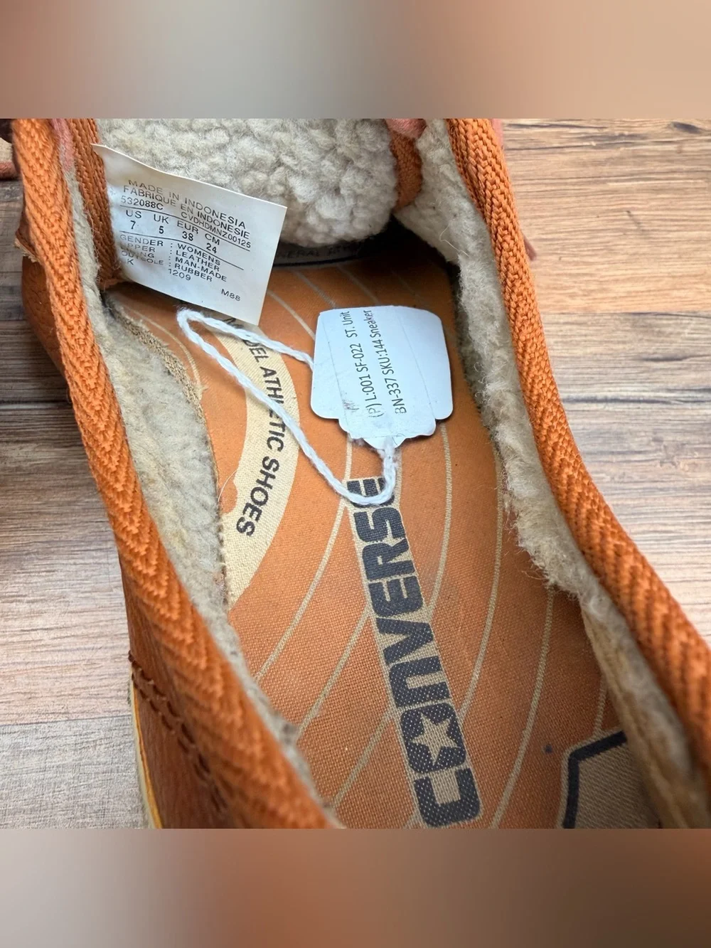 Converse size 7 women Low-Top Leather Sneakers in Cognac Brown - Picture 7 of 8